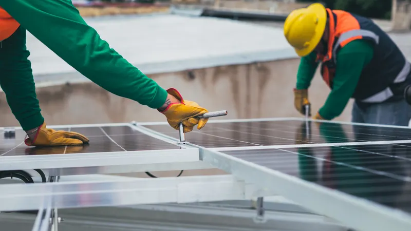 Montaža solarnog panela na nosivu konstrukciju